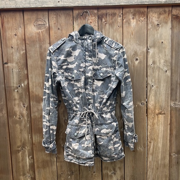 Aritzia Camo Coat Trooper Utility Hooded Drawcord Hoodie - Picture 2 of 8